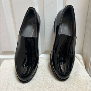 EARTH brand 10W black patent leather slip ons.
